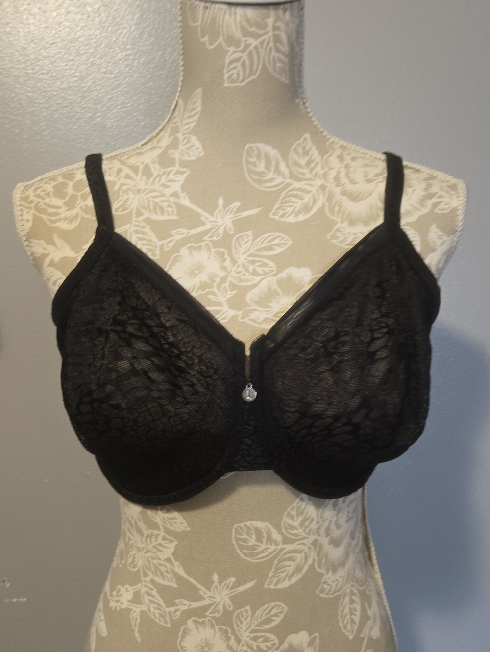 Black Lace Underwire Full-Coverage Bra with Charm Accent